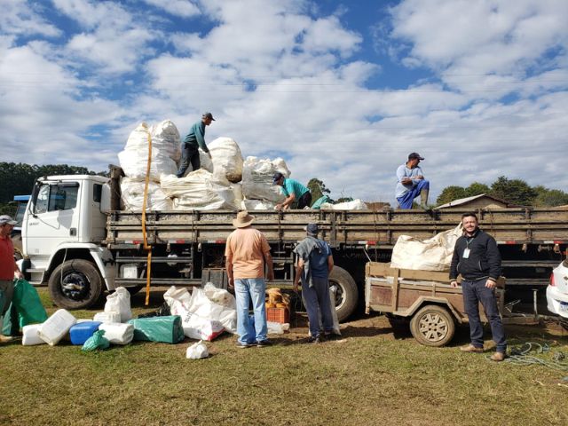 Leia mais sobre o artigo Campanha recolhe embalagens de agrotóxicos vazias em Urupema e Bom Jardim da Serra