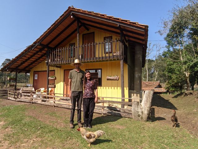 Leia mais sobre o artigo Oficina da Epagri usa tinta natural para pintar casa de agricultor em São Bento do Sul